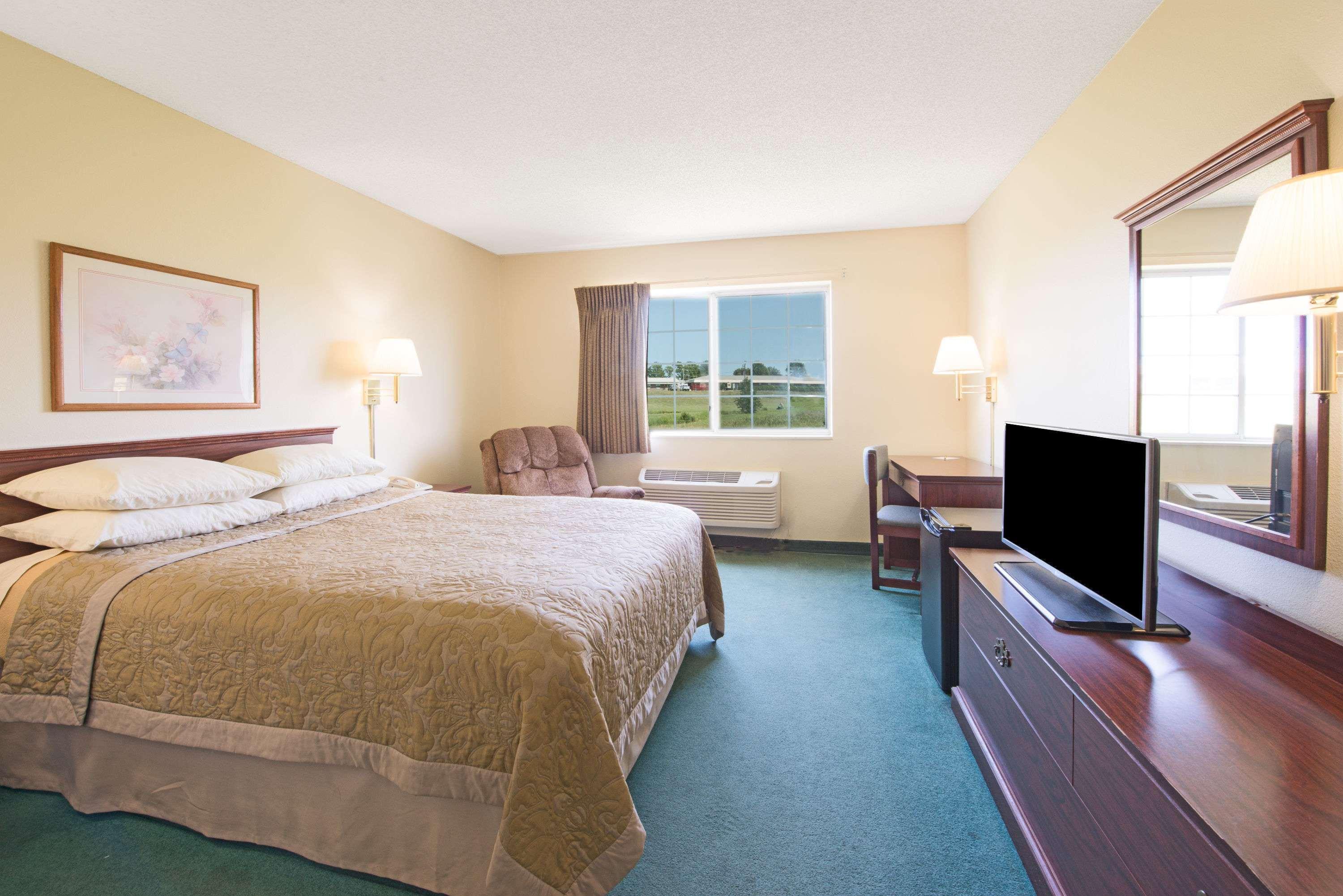 Super 8 By Wyndham Richmond Hotel Exterior foto